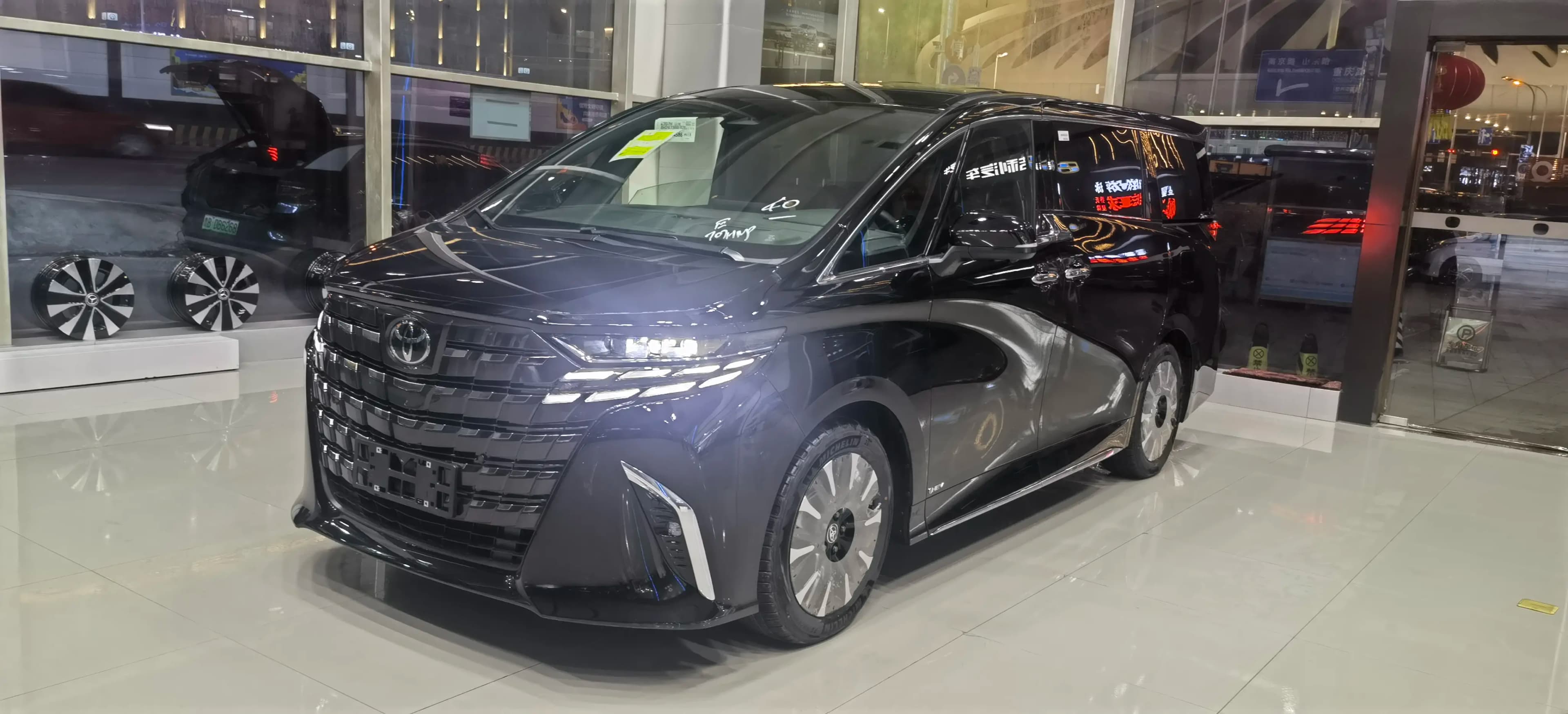 Toyota Alphard 2025 г. 1003 км. — фото 5