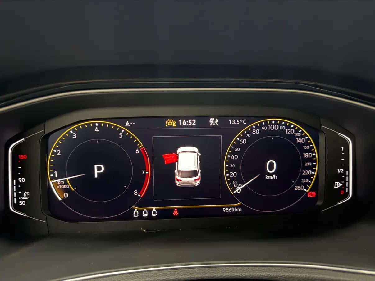 Volkswagen T-Roc 2023 г. 9000 км. — фото 12