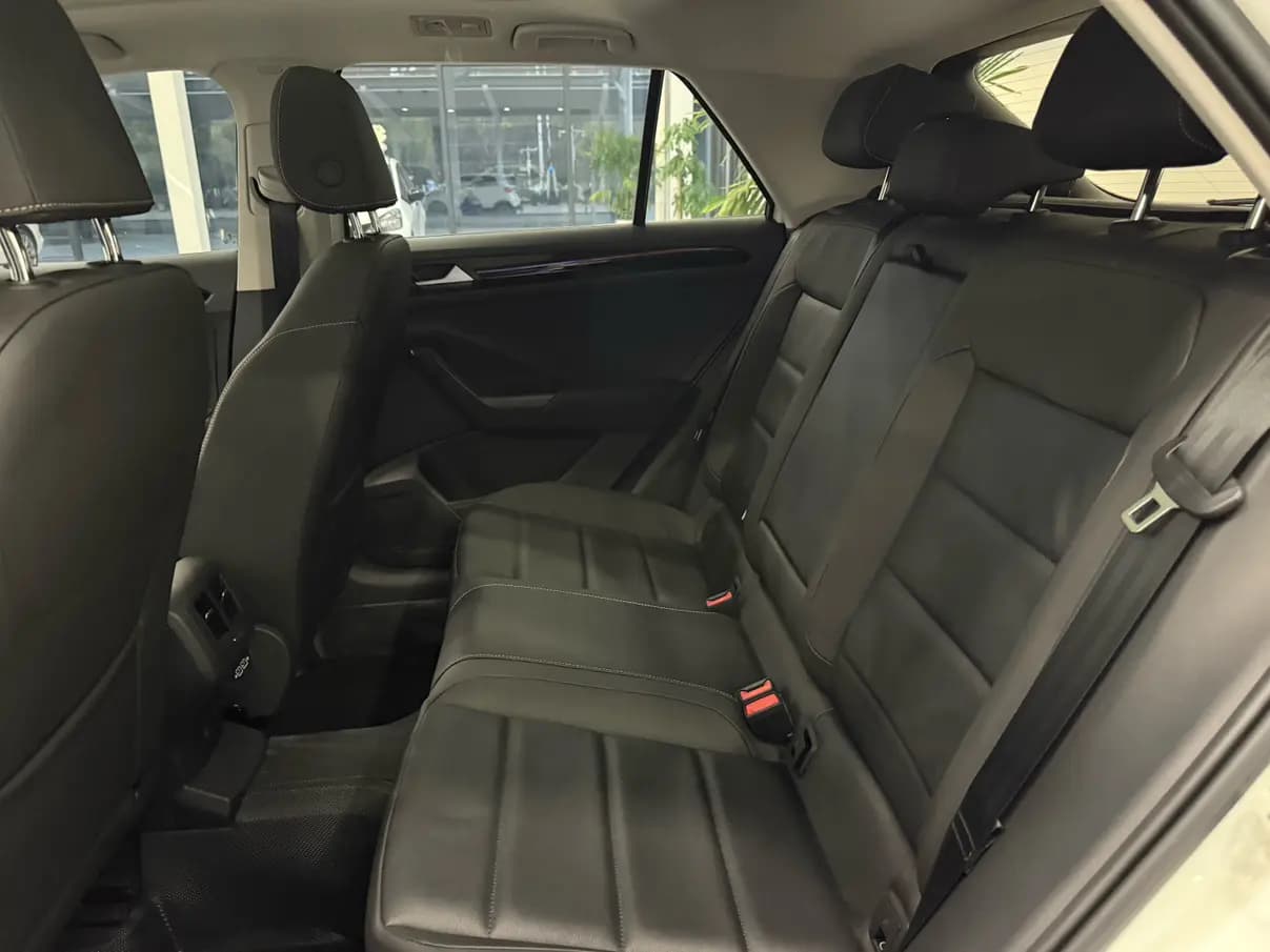 Volkswagen T-Roc 2023 г. 9000 км. — фото 18