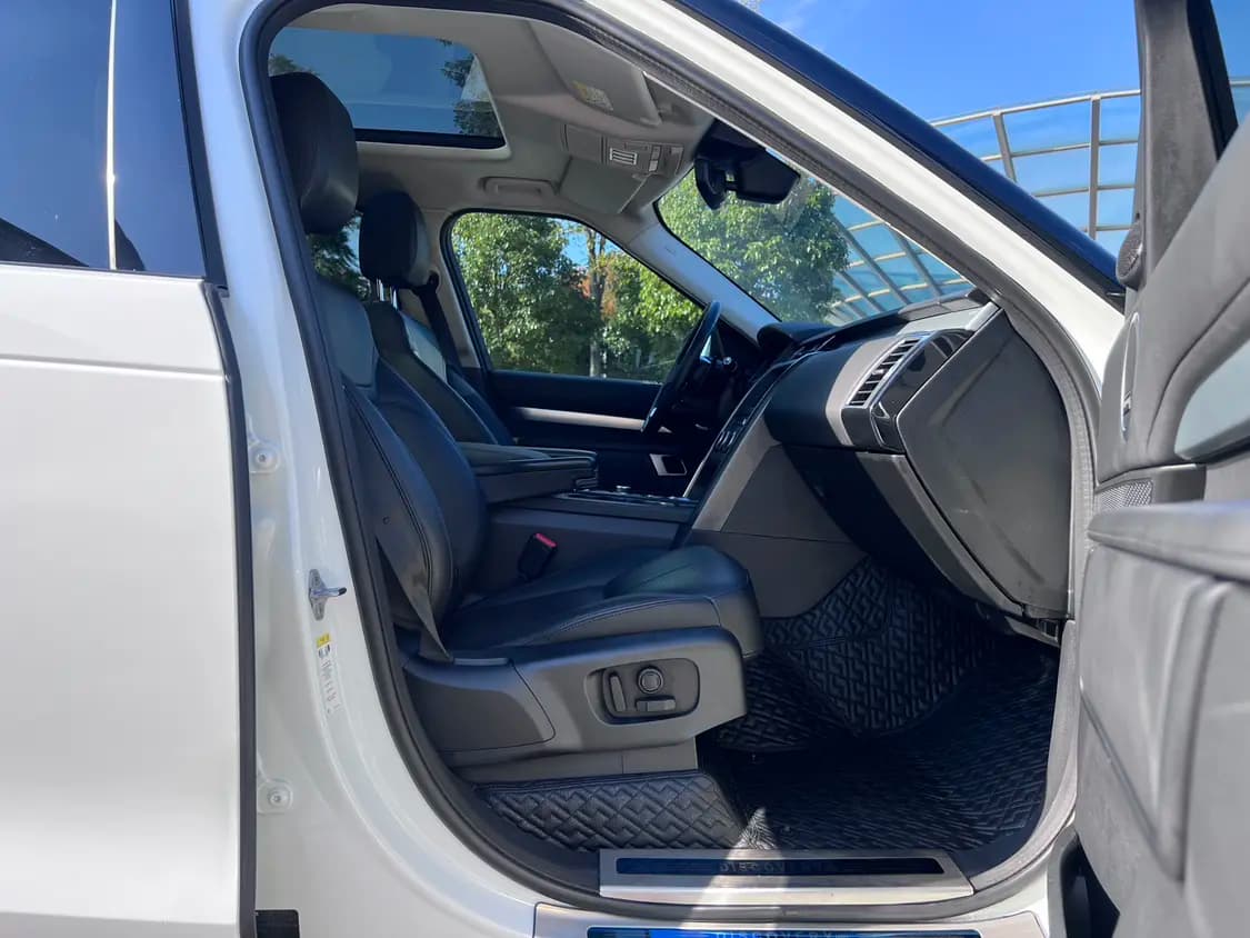 Land Rover Discovery 2021 г. 51004 км. — фото 22