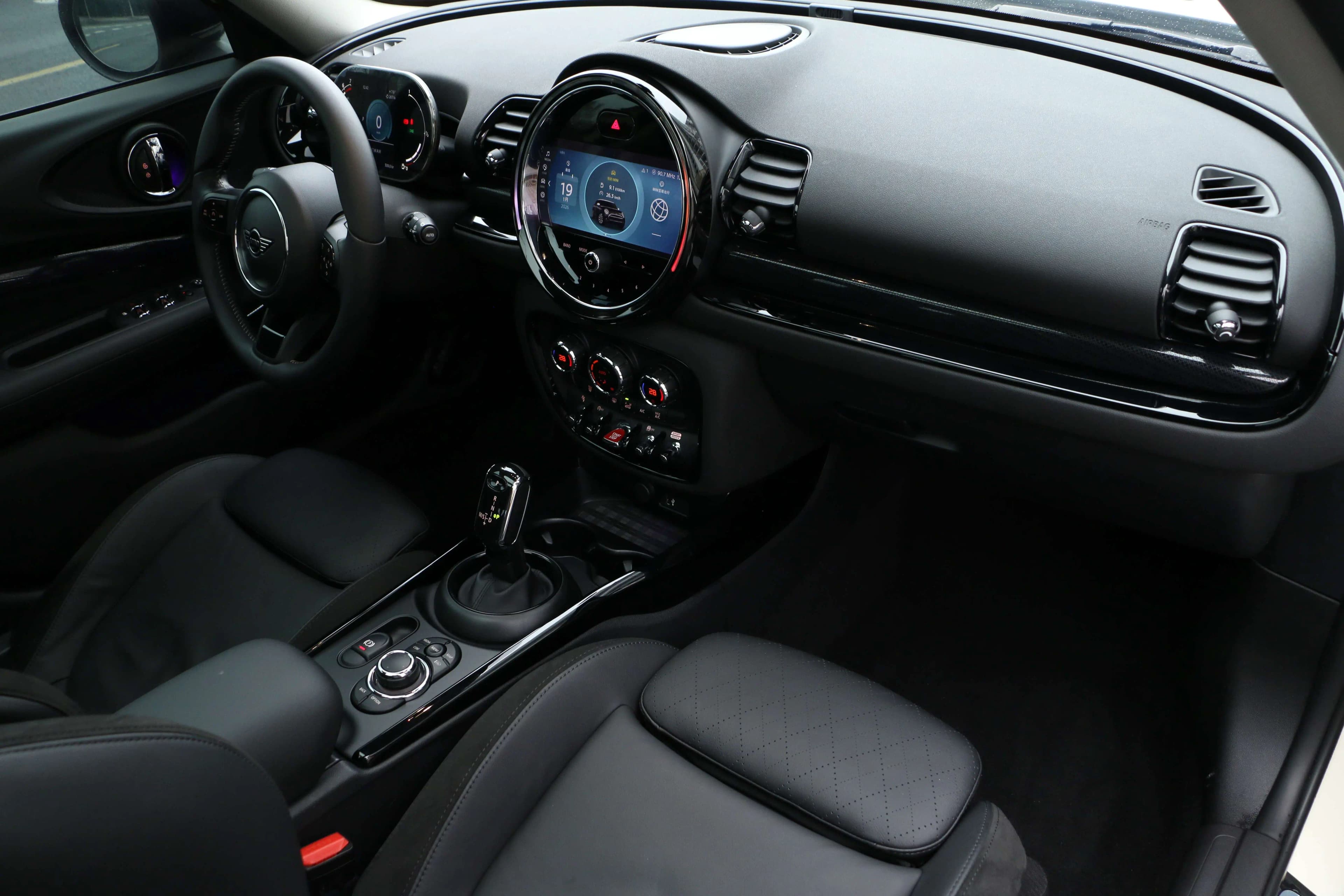 MINI CLUBMAN 2022 г. 27111 км. — фото 19