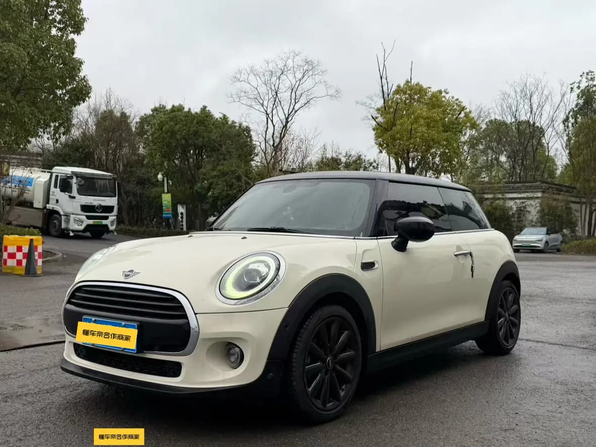 MINI 2021 г. 26115 км.