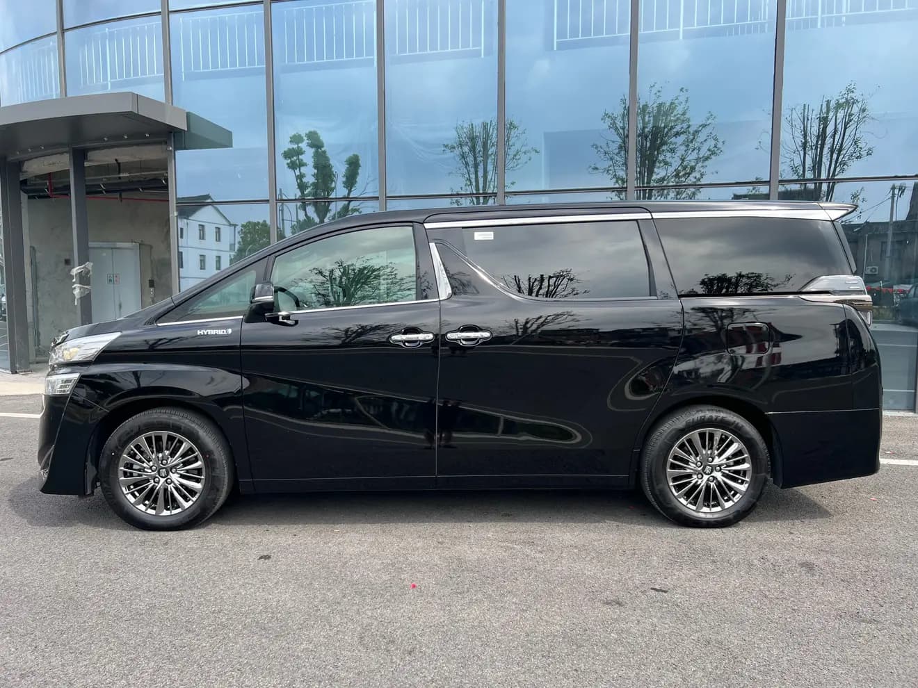 Toyota Crown Wellfire 2023 г. 64086 км. — фото 2