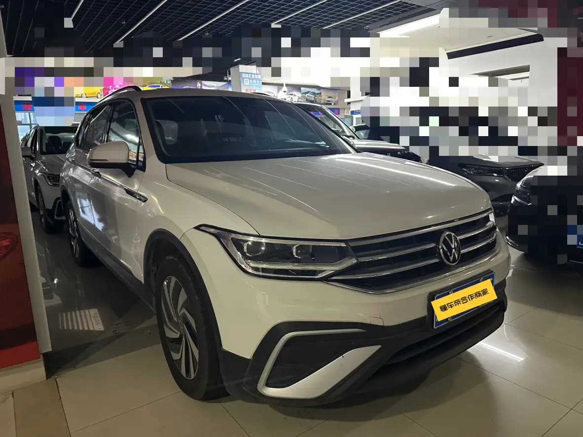Volkswagen Tiguan L 2022 г. 87220 км. — фото 3