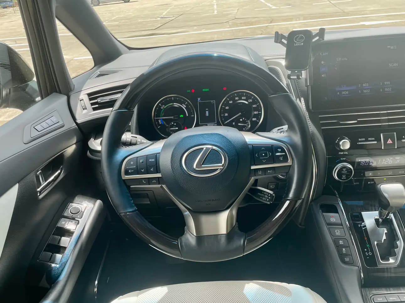 Lexus LM 2022 г. 90086 км. — фото 11