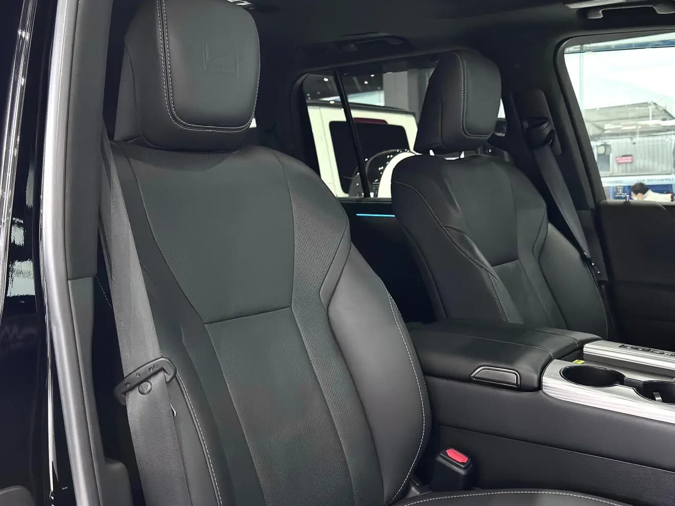 Lexus LX 2023 г. 67087 км. — фото 38
