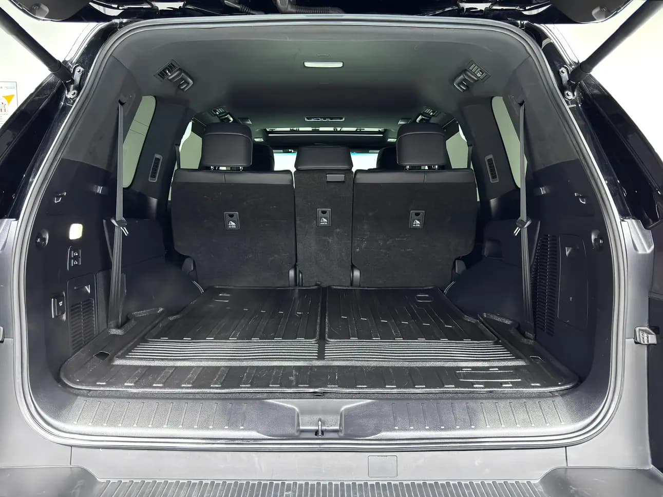 Lexus LX 2023 г. 67087 км. — фото 42