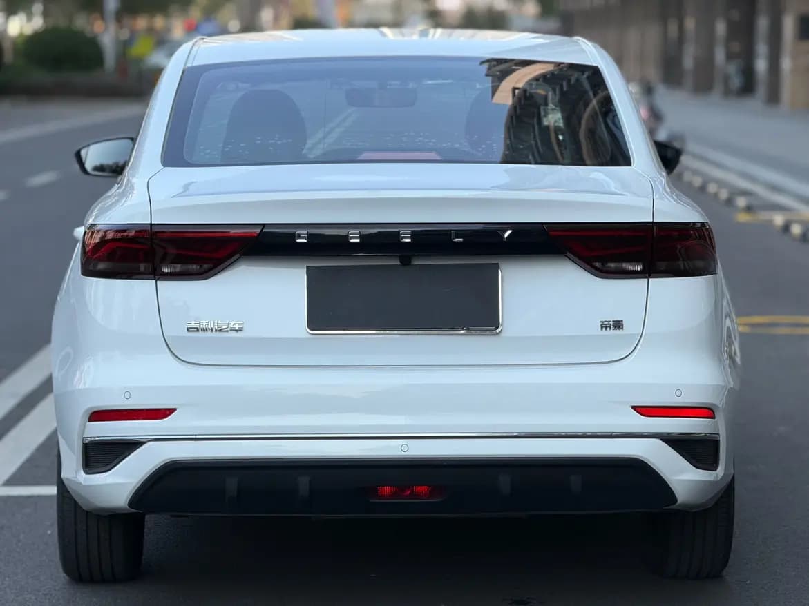Geely Emgrand 2023 г. 16100 км. — фото 2