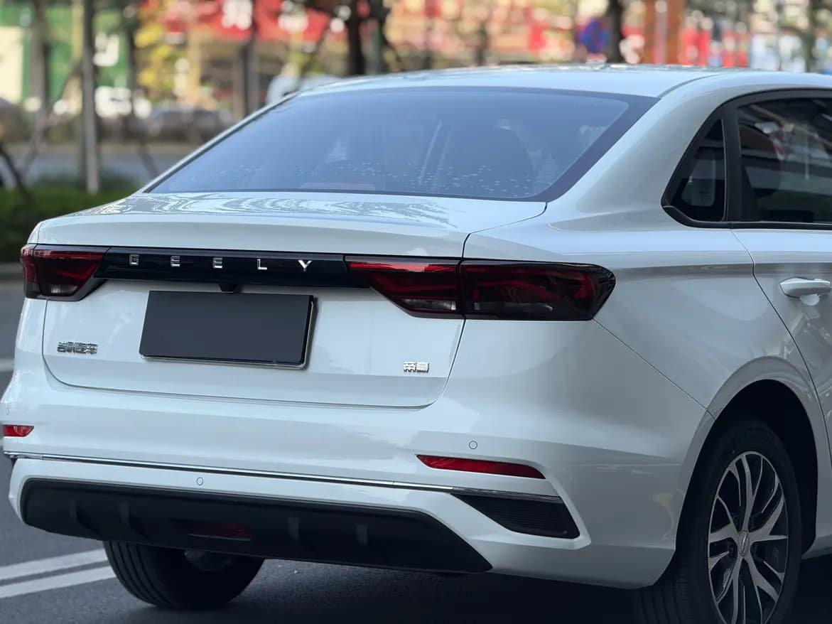 Geely Emgrand 2023 г. 16100 км. — фото 3