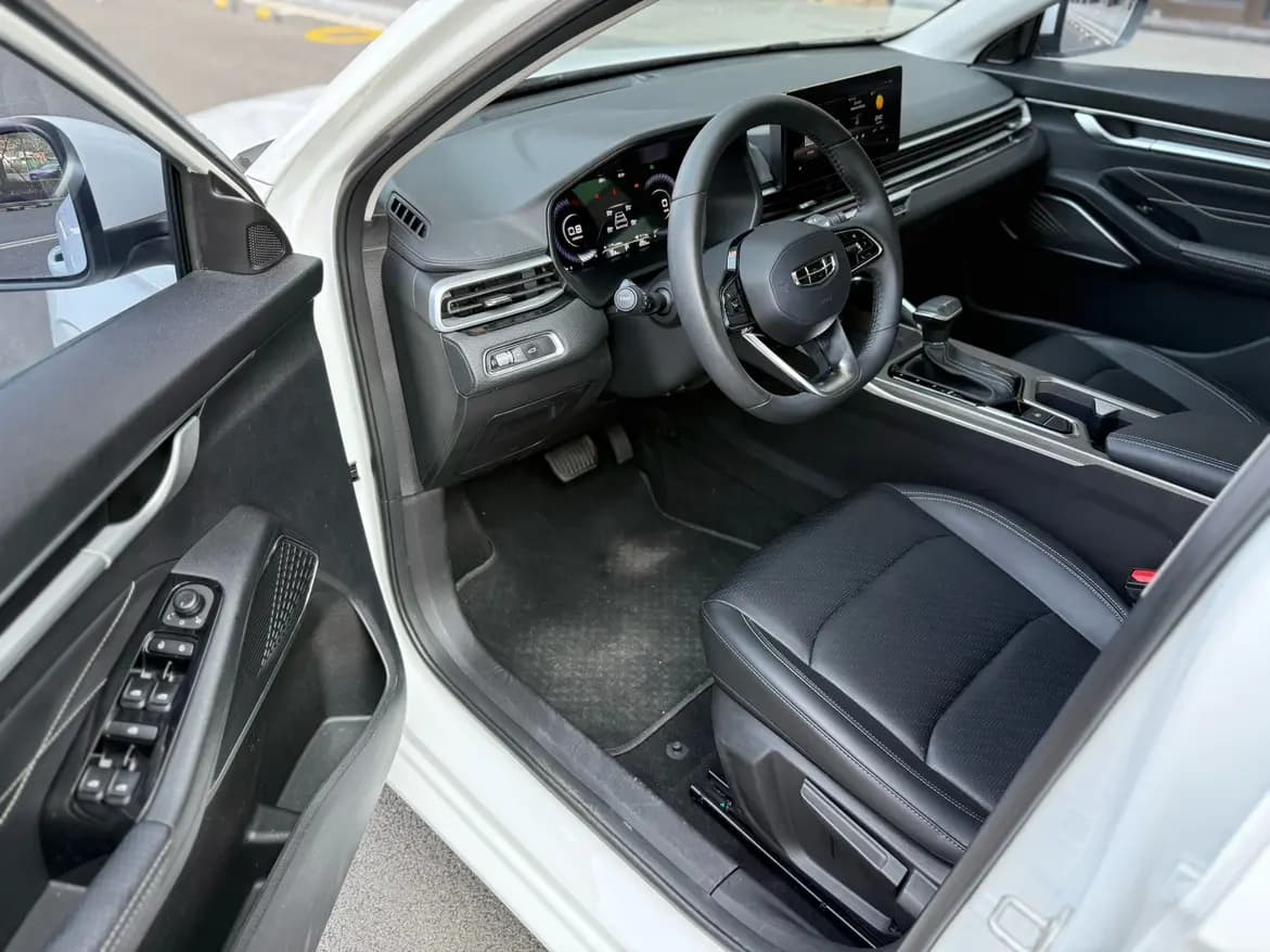 Geely Emgrand 2023 г. 16100 км. — фото 8