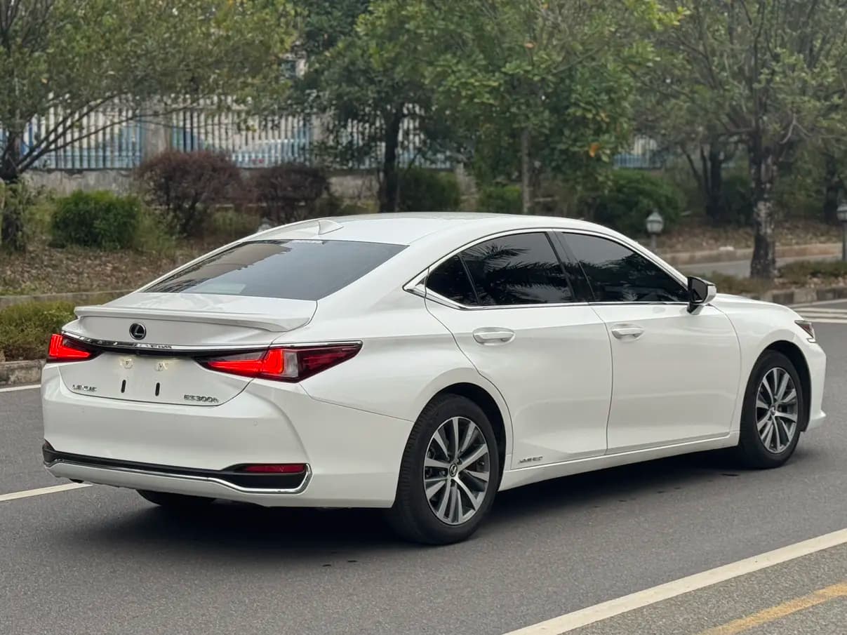 Lexus ES 2021 г. 100000 км. — фото 6