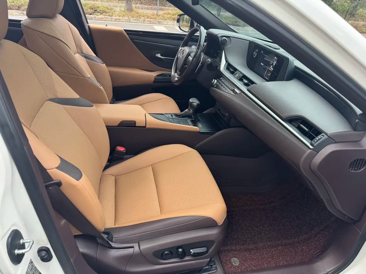 Lexus ES 2021 г. 100000 км. — фото 7