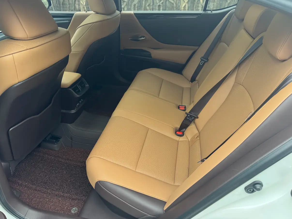 Lexus ES 2021 г. 100000 км. — фото 9