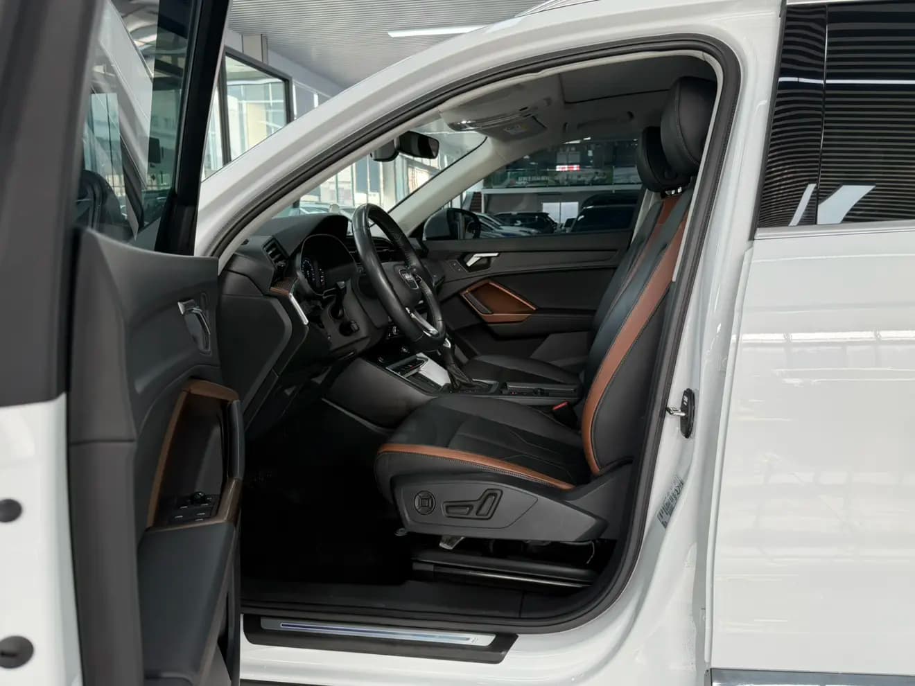Audi Q3 2021 г. 60104 км. — фото 11