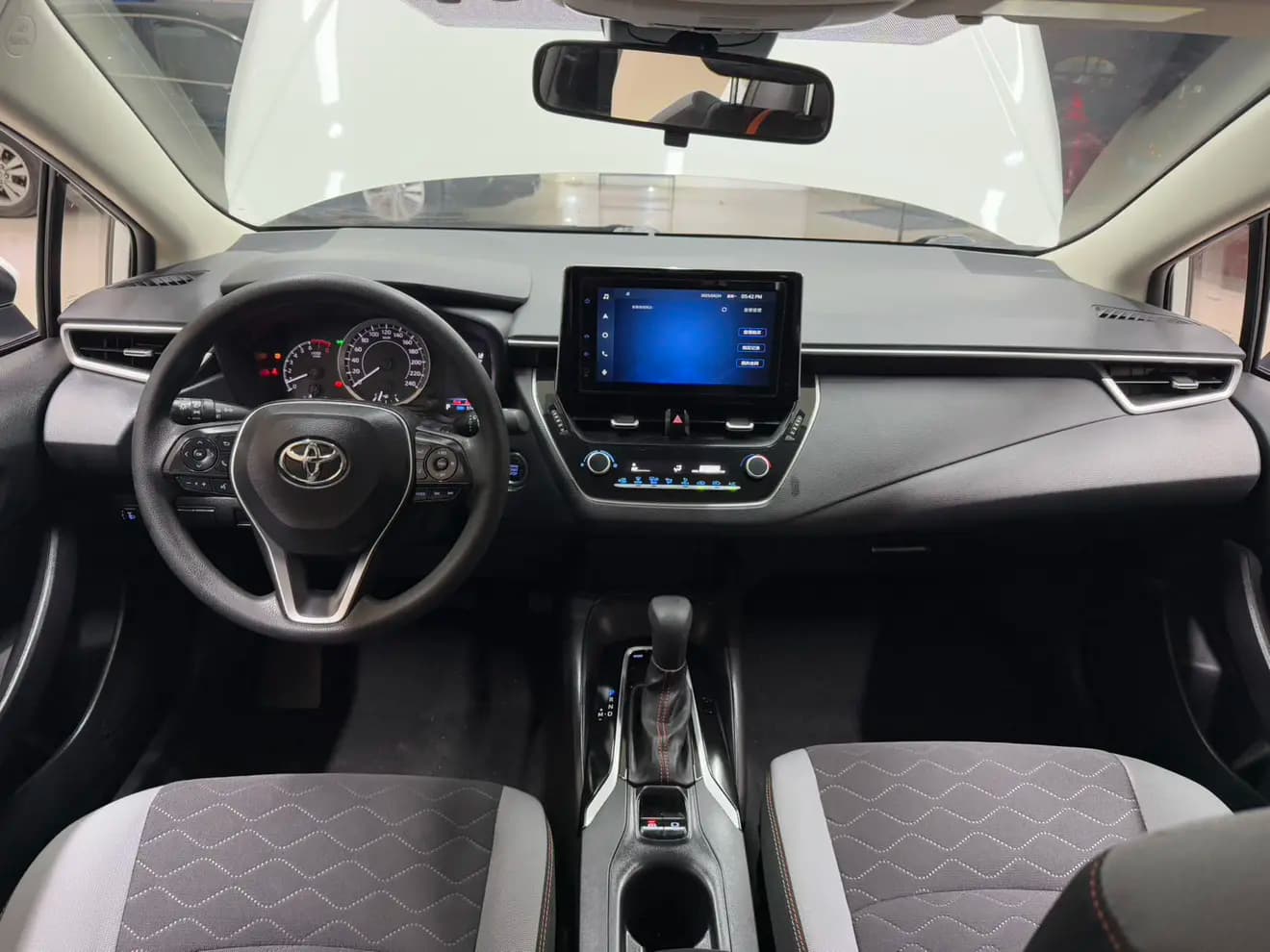 Toyota Corolla 2022 г. 37000 км. — фото 12