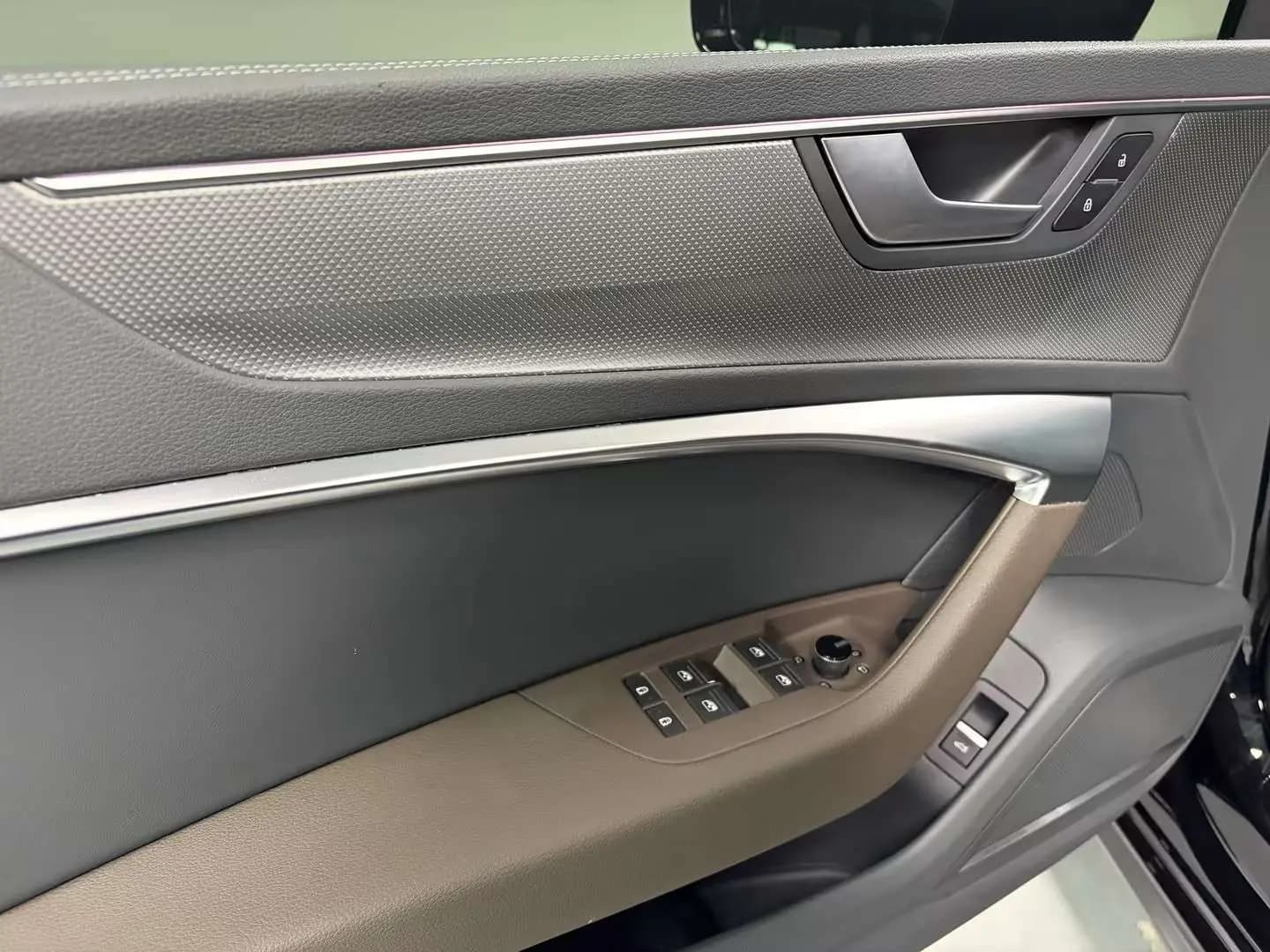 Audi A7L 2023 г. 40400 км. — фото 11