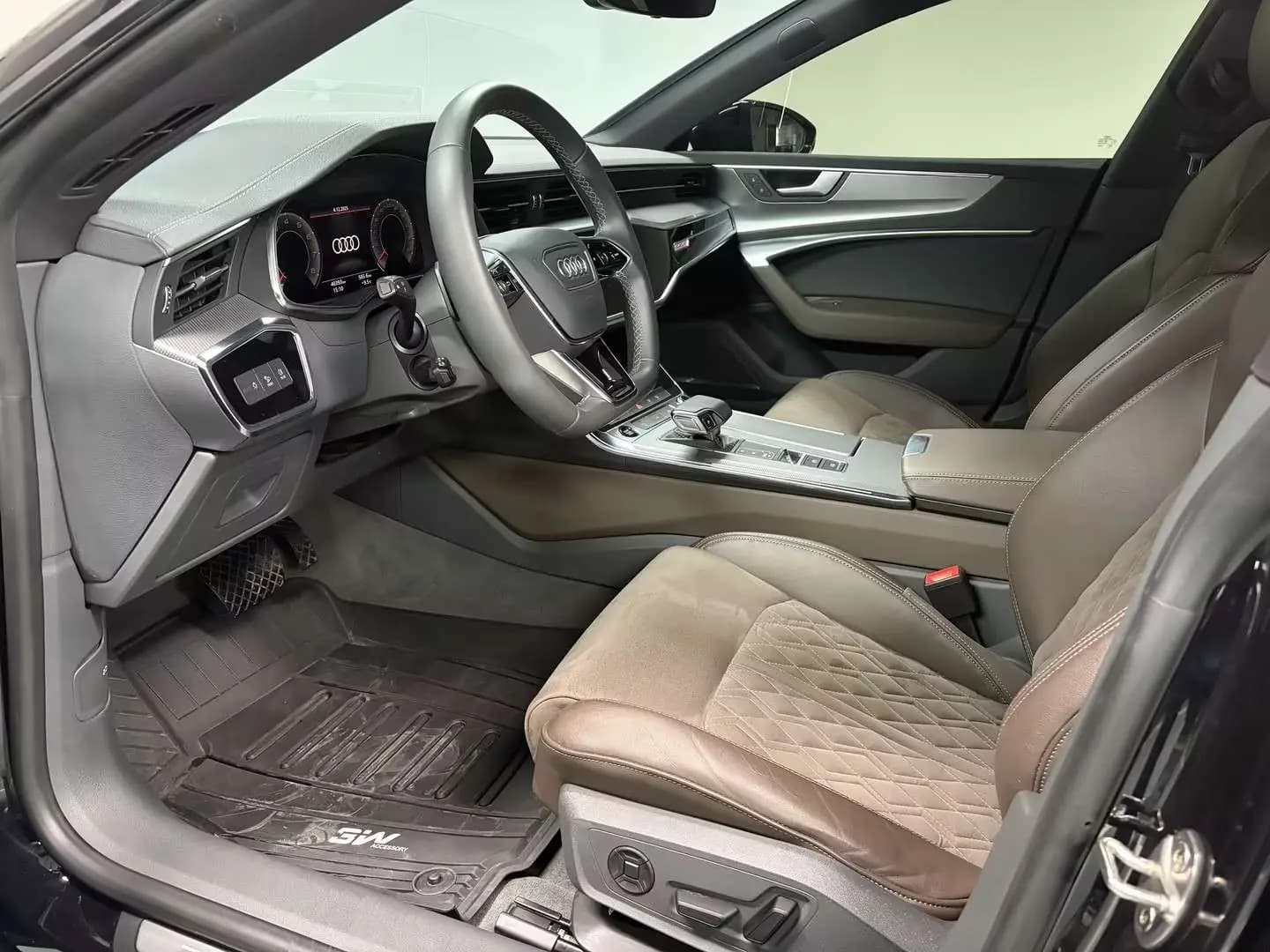 Audi A7L 2023 г. 40400 км. — фото 17