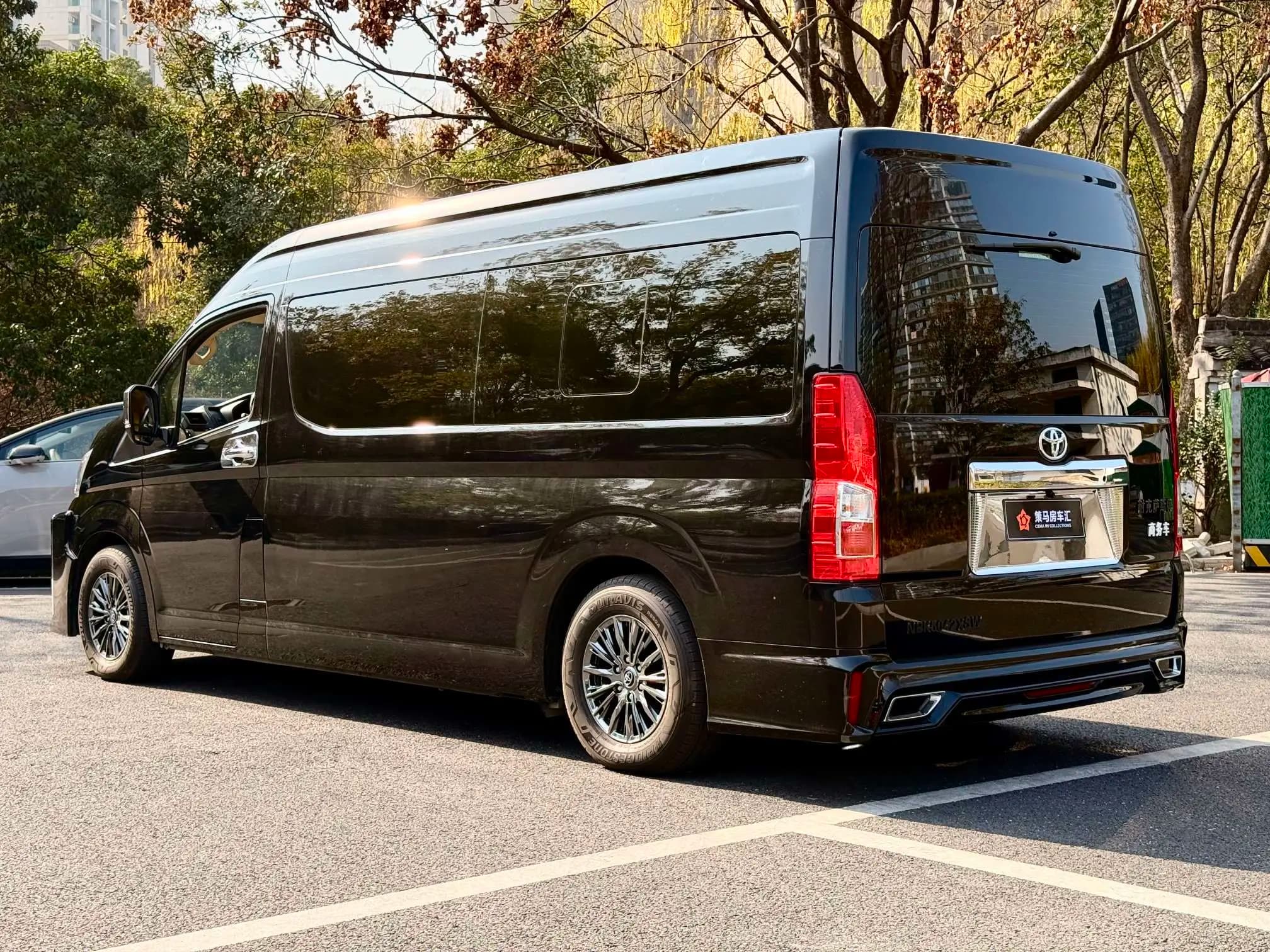 Toyota HiAce 2024 г. 22040 км. — фото 2