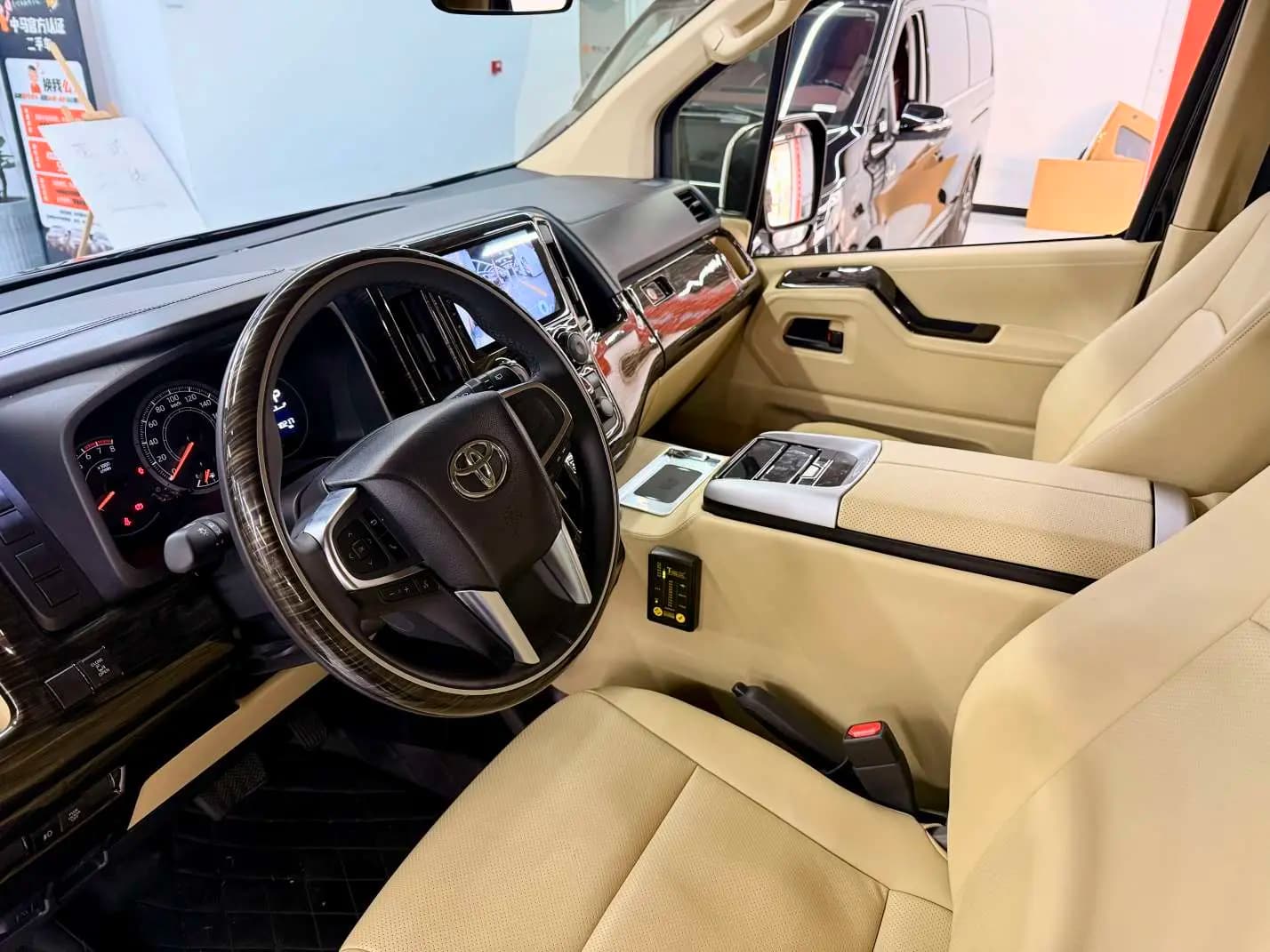 Toyota HiAce 2024 г. 22040 км. — фото 6