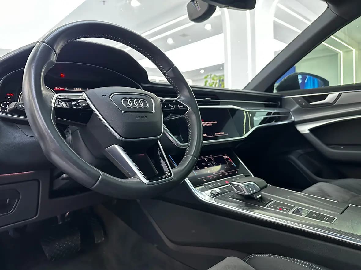 Audi A6L 2021 г. 96027 км. — фото 17