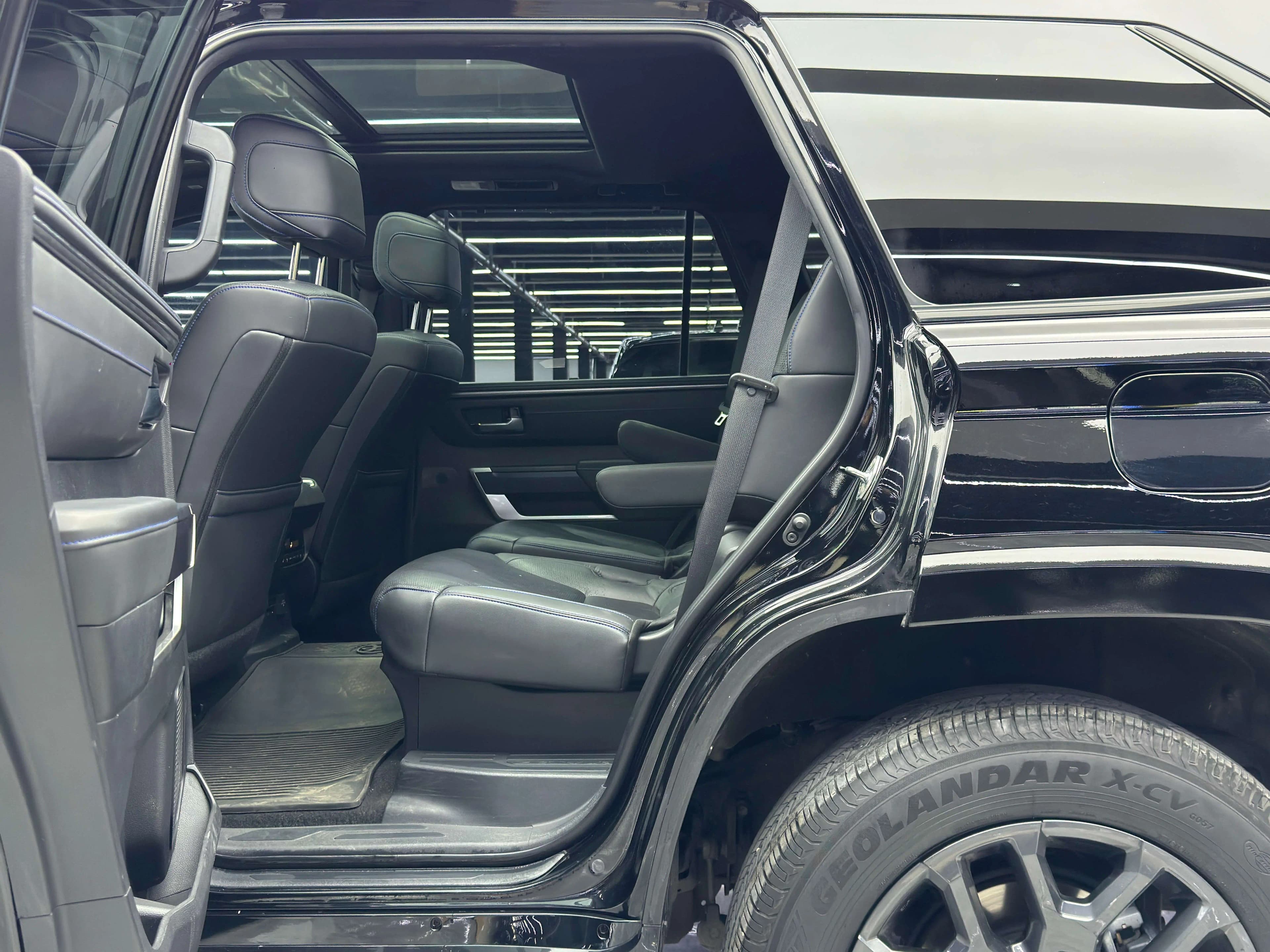 Toyota Sequoia 2023 г. 48585 км. — фото 16
