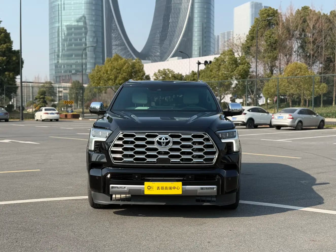 Toyota Sequoia 2023 г. 35081 км. — фото 2