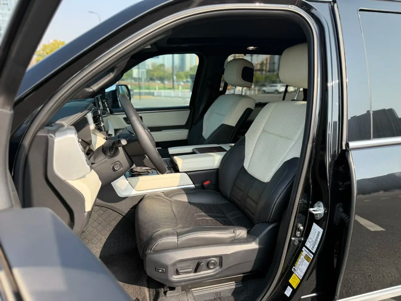 Toyota Sequoia 2023 г. 35081 км. — фото 11