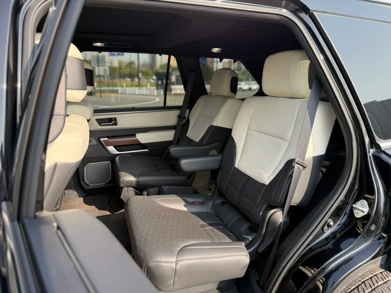 Toyota Sequoia 2023 г. 35081 км. — фото 13