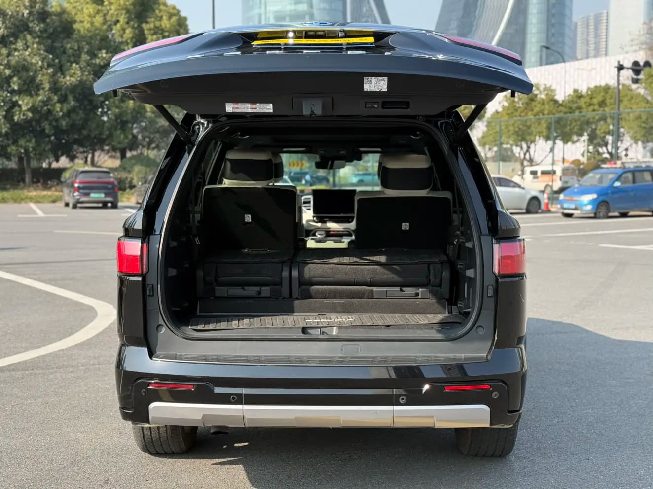Toyota Sequoia 2023 г. 35081 км. — фото 14
