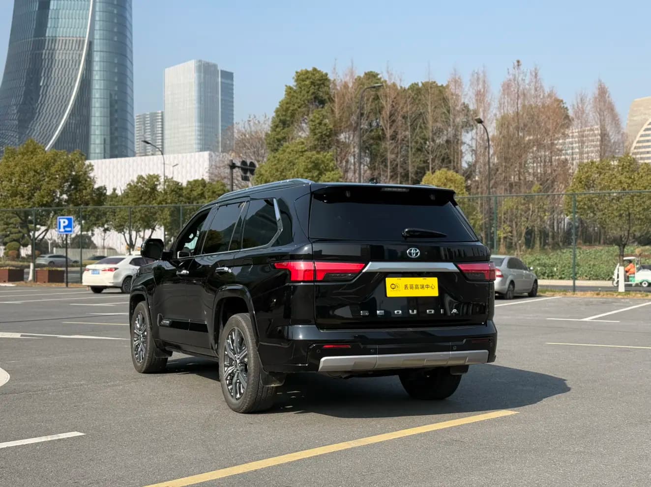 Toyota Sequoia 2023 г. 35081 км. — фото 3
