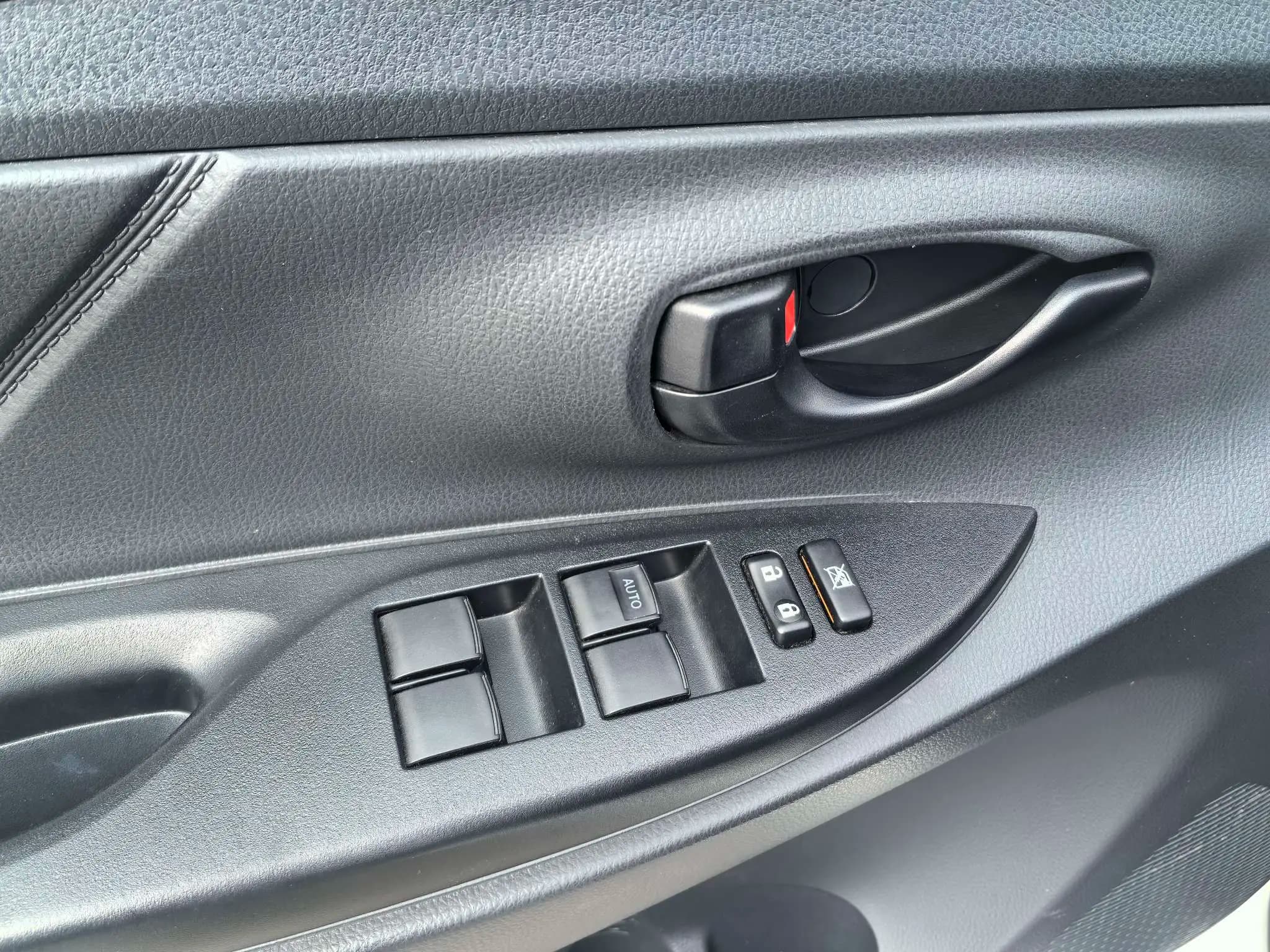 Toyota YARiS L Enjoy 2021 г. 40002 км. — фото 19