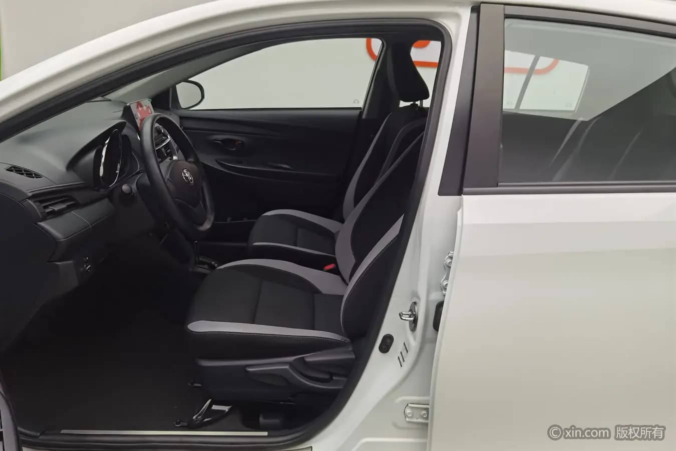 Toyota Yaris L 2021 г. 28104 км. — фото 13