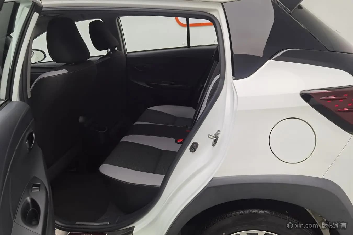 Toyota Yaris L 2021 г. 28104 км. — фото 15
