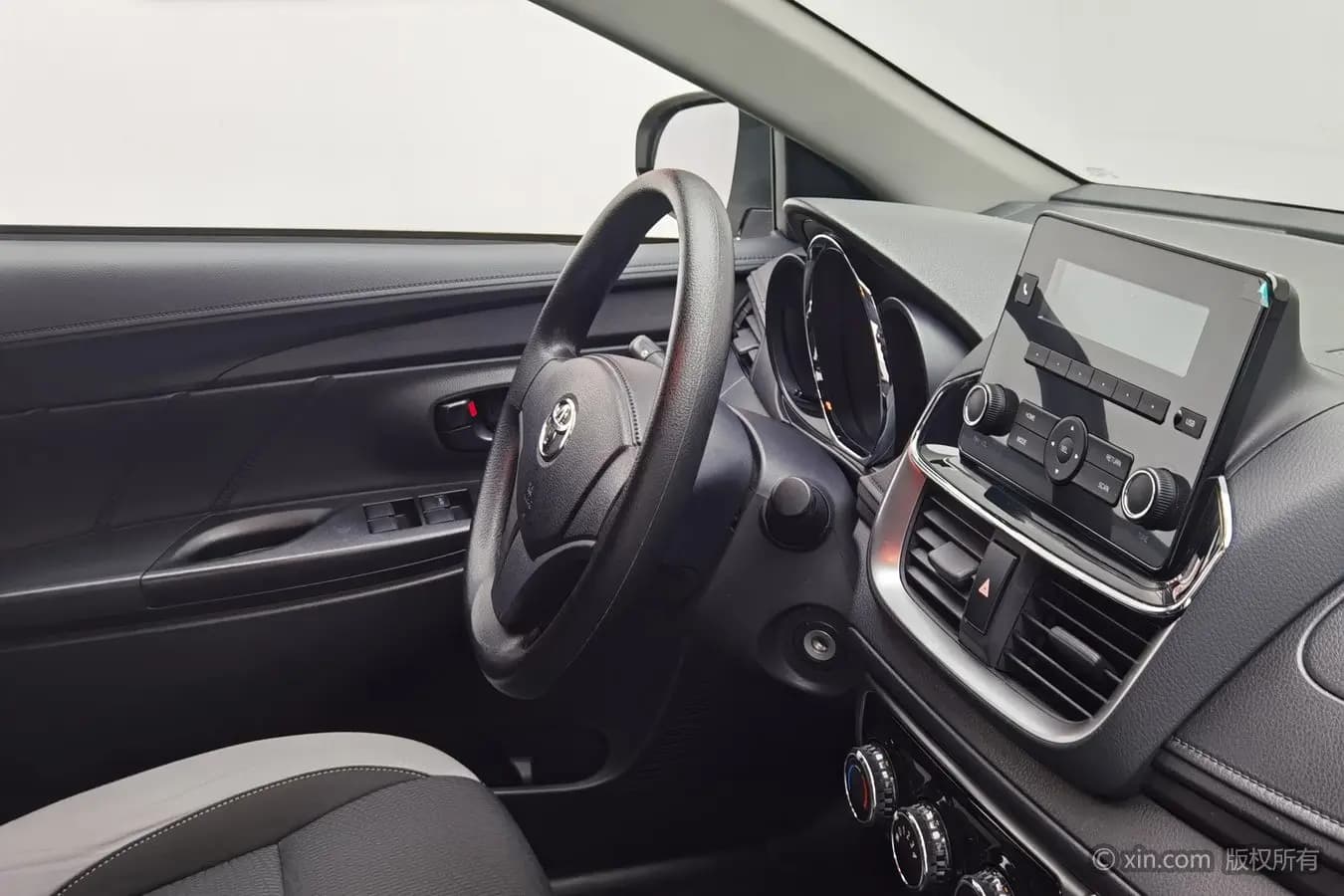 Toyota Yaris L 2021 г. 28104 км. — фото 16