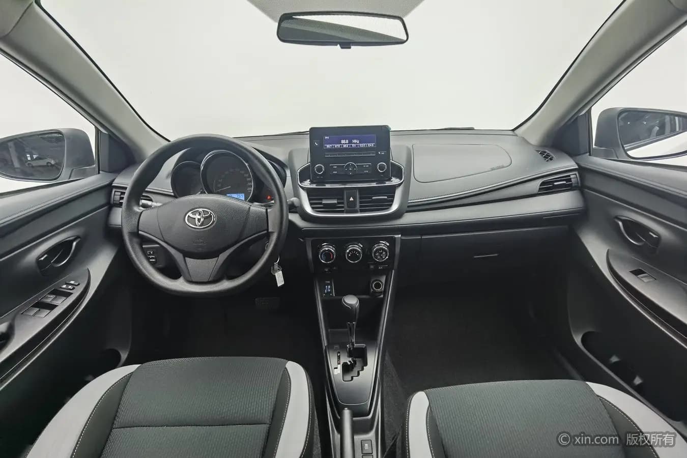 Toyota Yaris L 2021 г. 28104 км. — фото 9