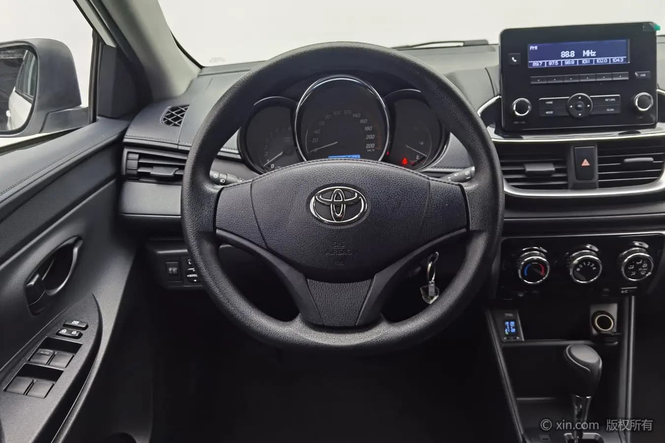 Toyota Yaris L 2021 г. 28104 км. — фото 10