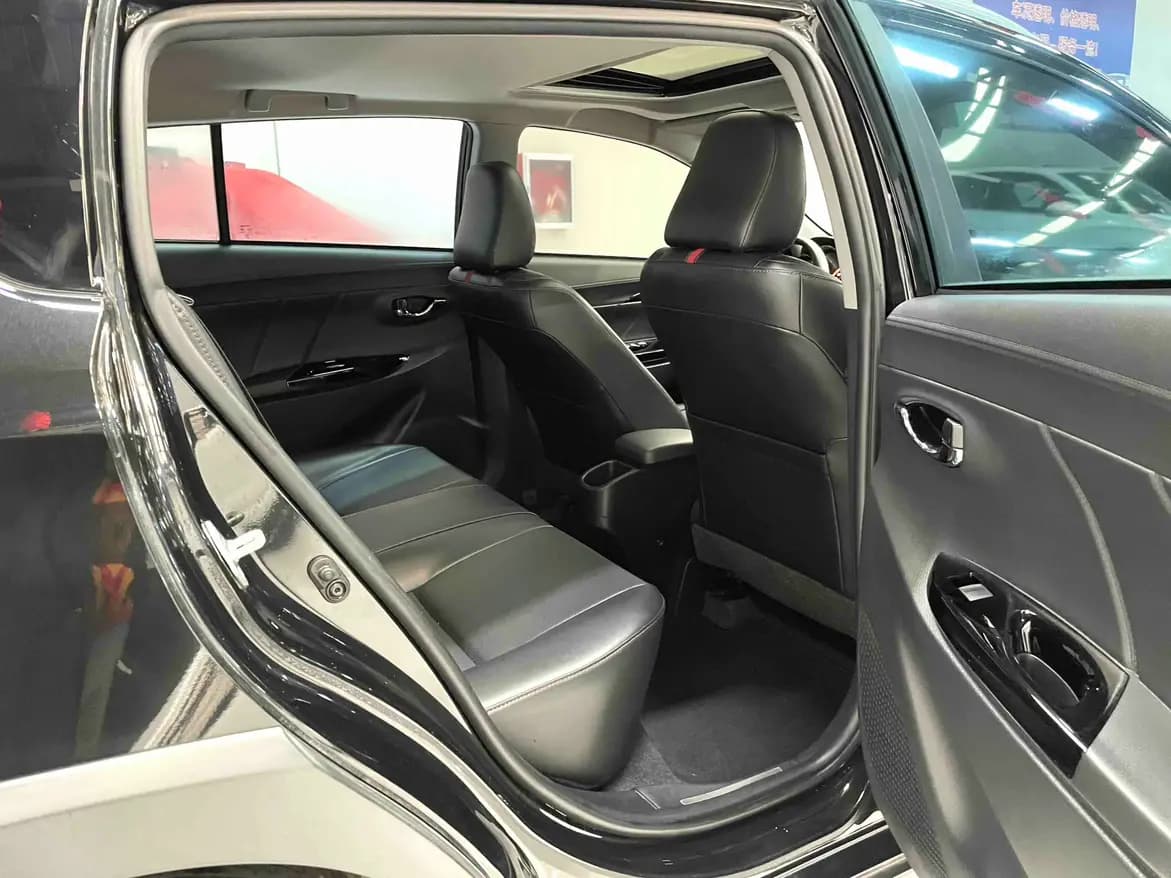 Toyota Yaris L 2022 г. 33235 км. — фото 10