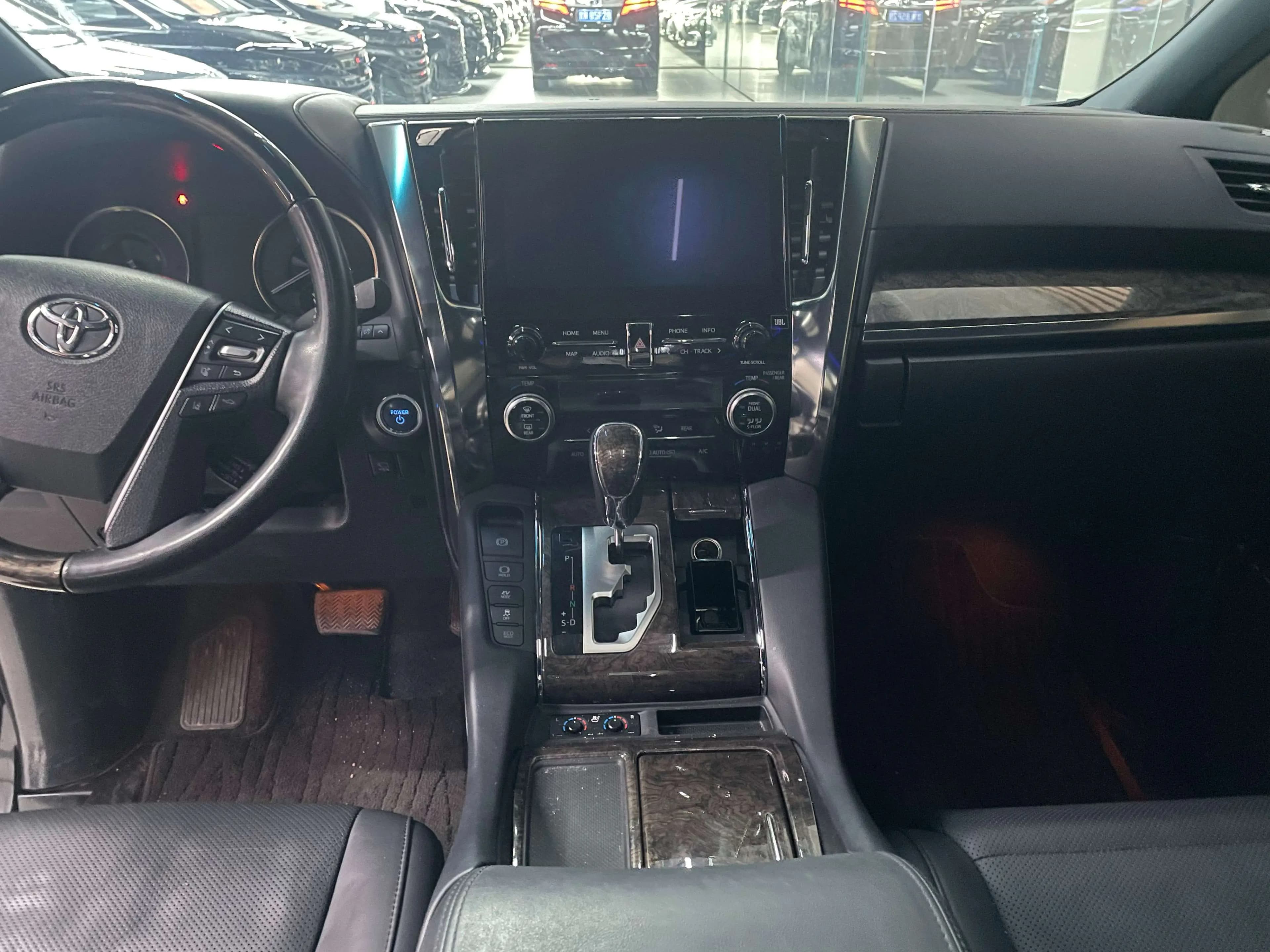 Toyota Crown Wellfire 2021 г. 36041 км. — фото 6