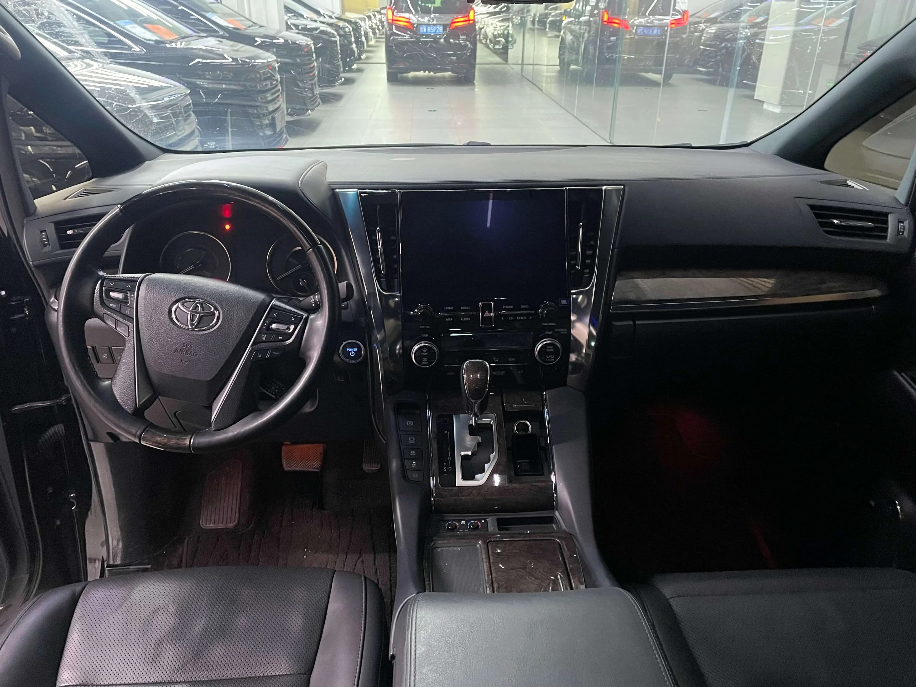 Toyota Crown Wellfire 2021 г. 36041 км. — фото 8