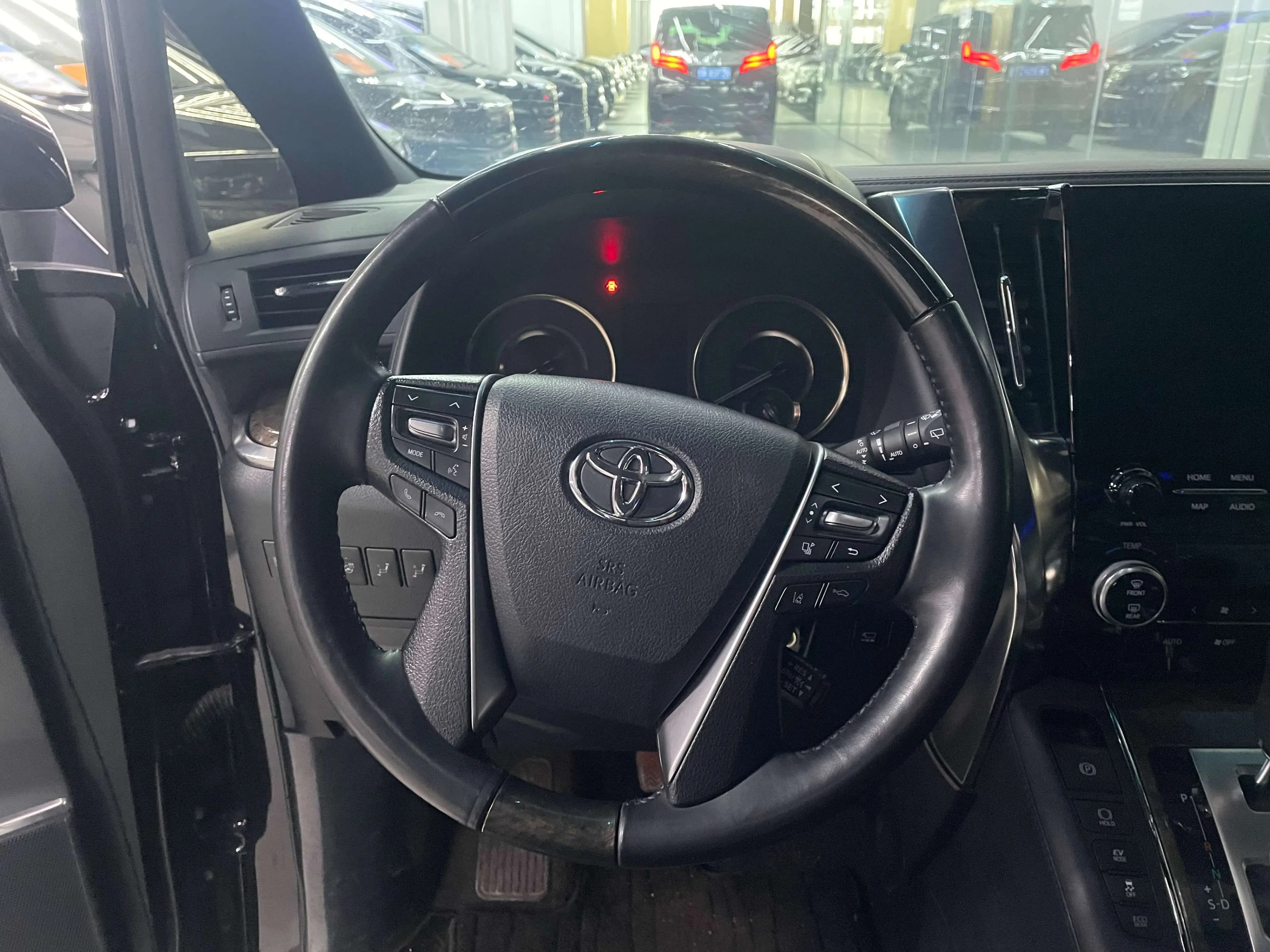 Toyota Crown Wellfire 2021 г. 36041 км. — фото 9