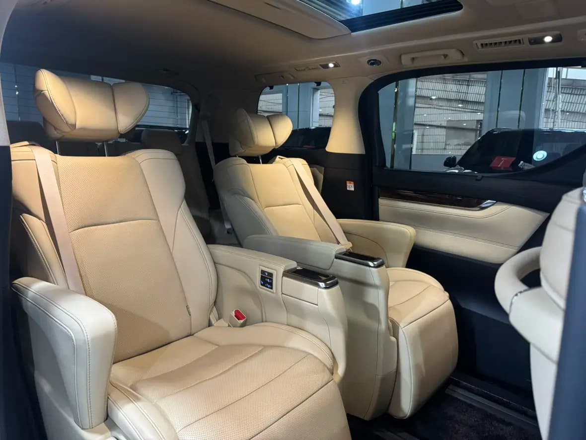 Toyota Alphard 2023 г. 48126 км. — фото 11
