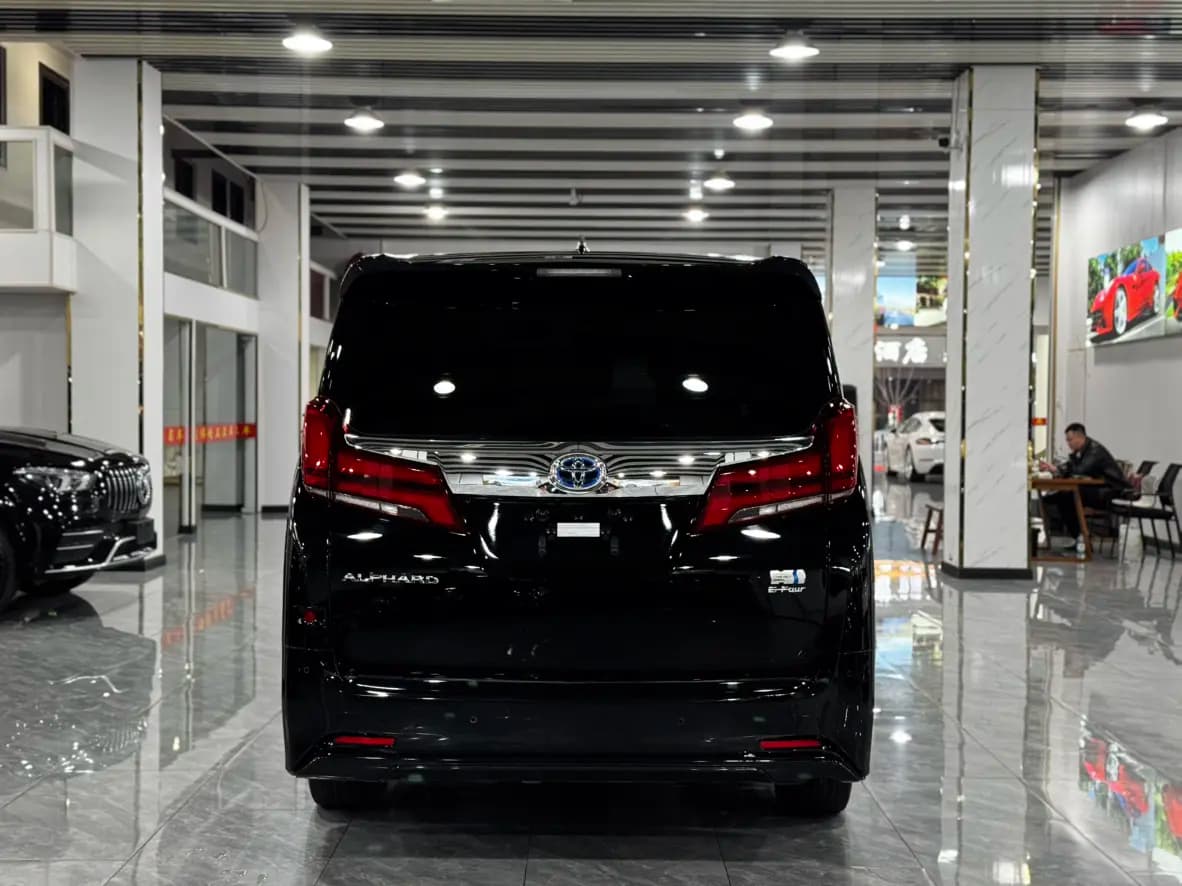 Toyota Alphard 2023 г. 48126 км. — фото 3