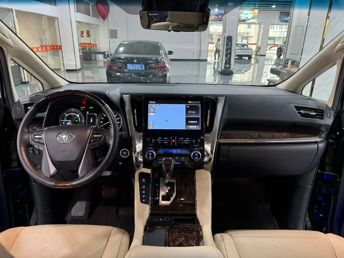 Toyota Alphard 2023 г. 48126 км. — фото 5