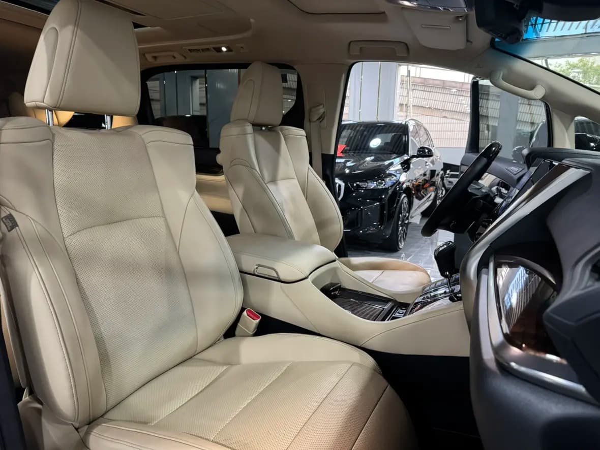 Toyota Alphard 2023 г. 48126 км. — фото 9