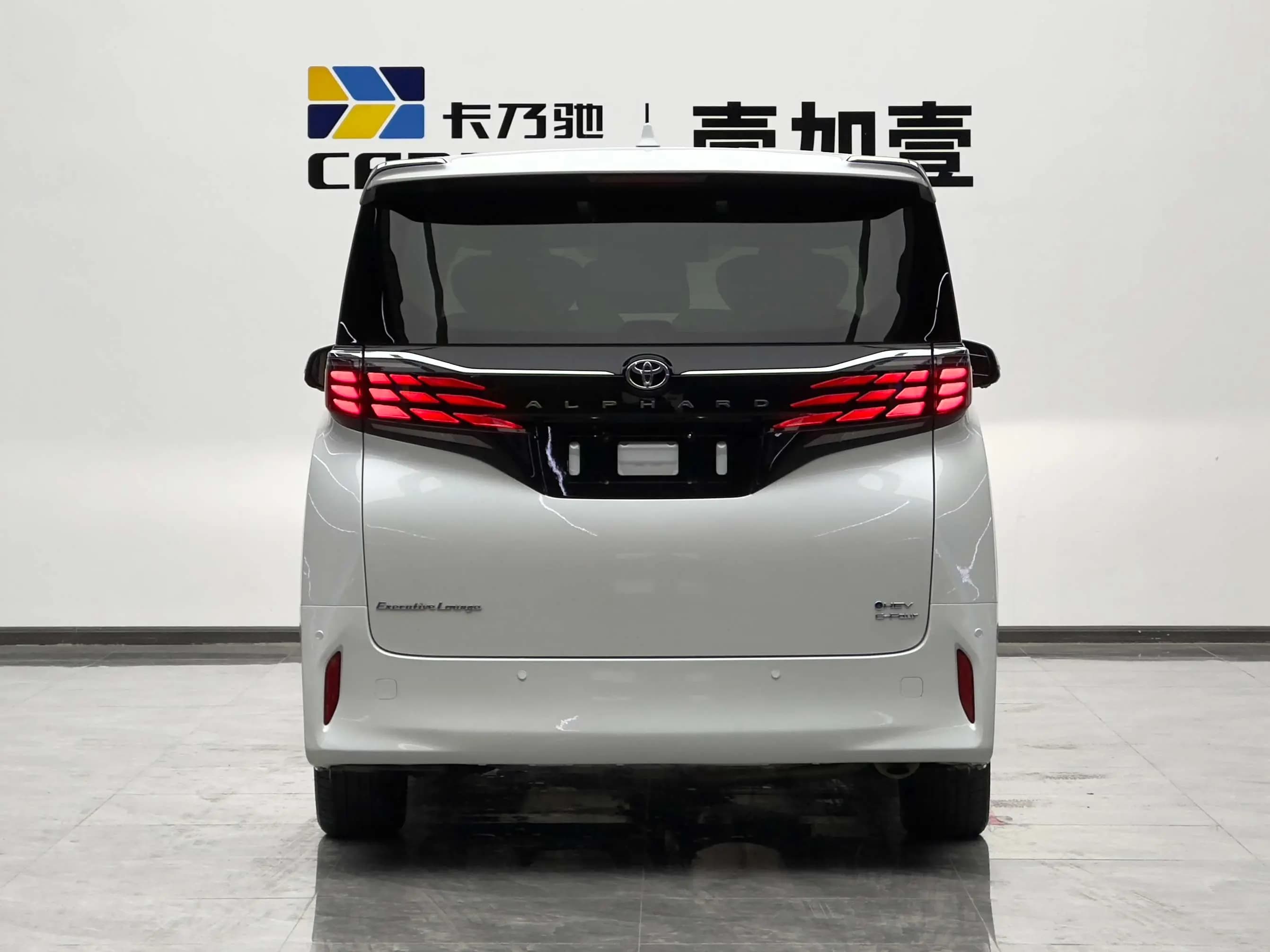 Toyota Alphard 2024 г. 24829 км. — фото 3