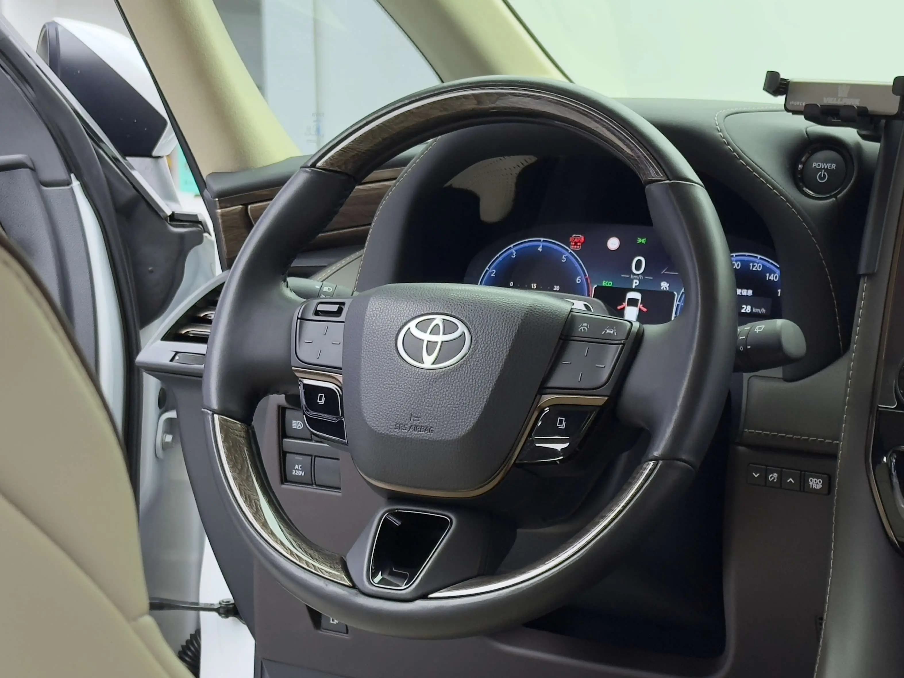 Toyota Alphard 2024 г. 24829 км. — фото 10