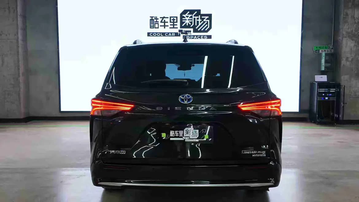 Toyota Sienna 2022 г. 74930 км. — фото 4