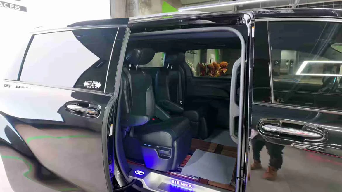 Toyota Sienna 2022 г. 74930 км. — фото 6