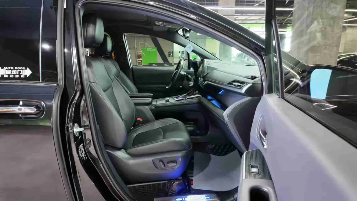 Toyota Sienna 2022 г. 74930 км. — фото 8
