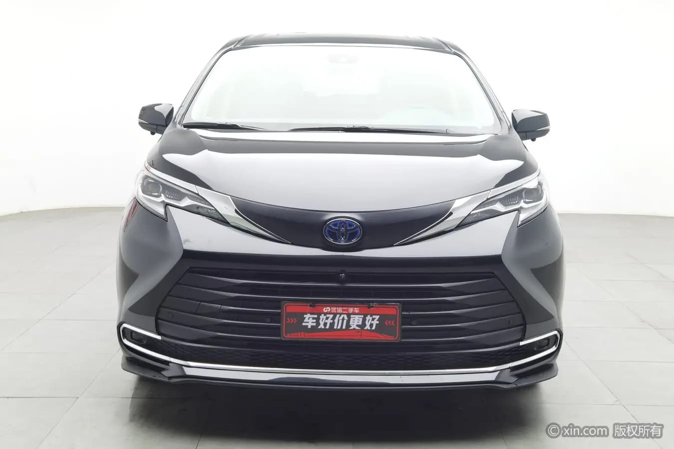 Toyota Sienna 2022 г. 89731 км. — фото 2